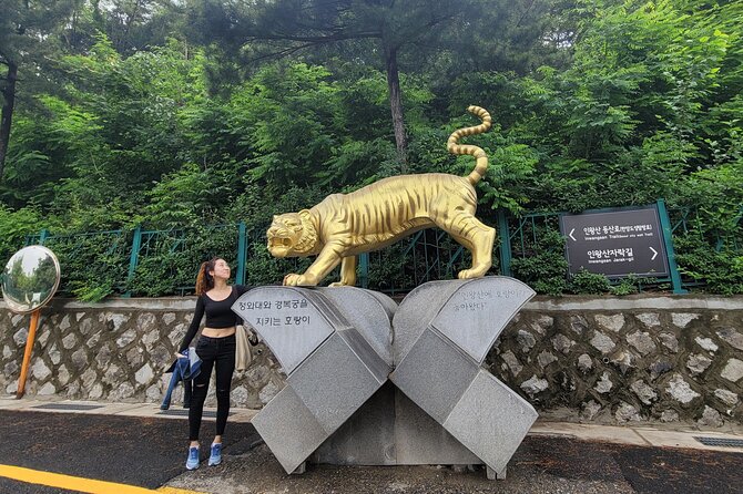 Inwangsan hike & historical sites - Climbing Inwangsan in less than an hour