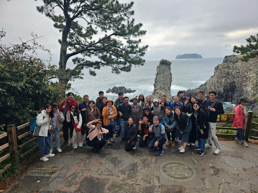 Jeju: Cherry Blossom South & West Day Tour with Hotel Pickup - Lunch is practical, not a major food event