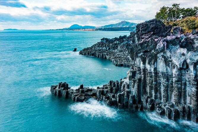 Jeju Customized Private Car Tour - Western Jeju: gardens, tea, and the Yongmeori Coast