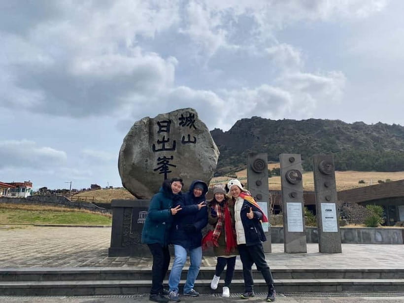 Jeju: Eastern Jeju UNESCO Spots Day Tour - Seongeup Folk Village brings the day back to local life