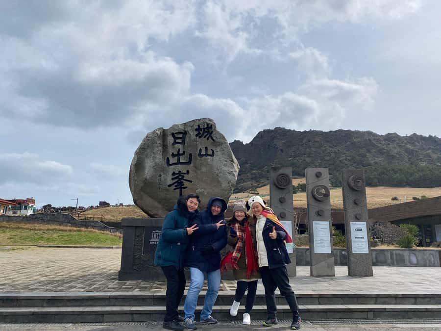 Jeju: Eastern UNESCO Join in Tour (Seongsan, Haenyeo) - Lunch is separate, but the stop can be efficient