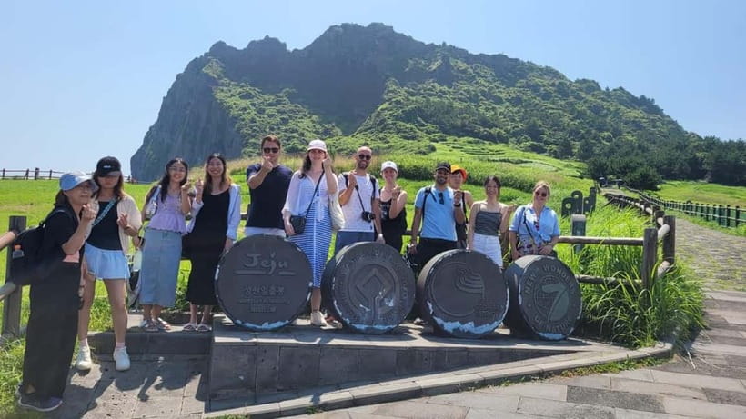 Jeju: Eastern UNESCO Sites Tour with Haenyeo Show - Why the eastern route works so well