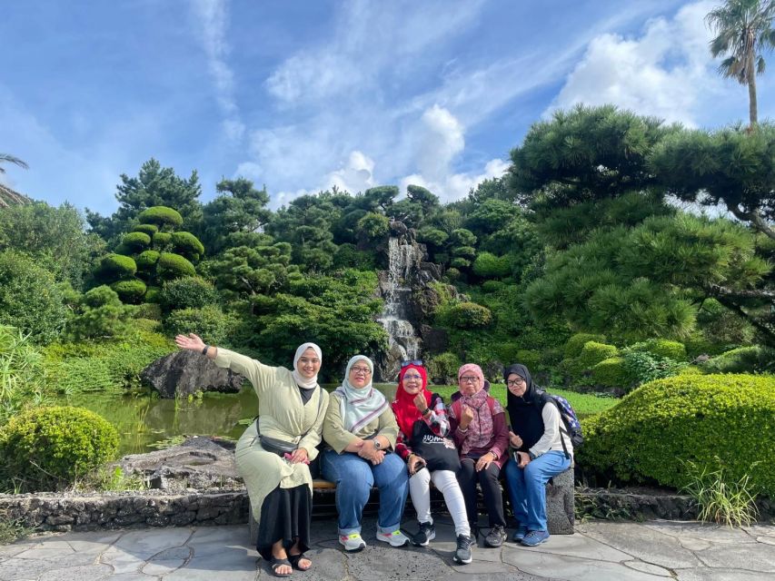 Jeju: Eastern UNESCO Sites Tour with Haenyeo Show - Seongsan Ilchulbong: Jeju’s volcanic showpiece