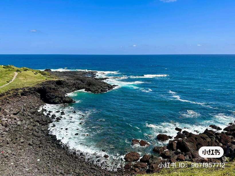Jeju: Eastern UNESCO Sites Tour with Haenyeo Show - Seopjikoji: cliffs, open fields, and K-drama scenery