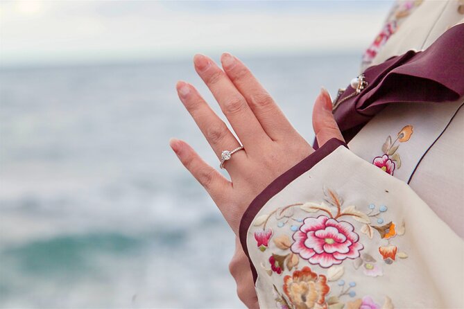 [Jeju] Hanbok Private guide tour & photo session in beautiful Yongduam rock, - Meeting the Haenyeo of Jeju
