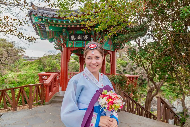[Jeju] Hanbok Private guide tour & photo session in beautiful Yongduam rock, - Yongyeon Cloud Bridge and the Valley