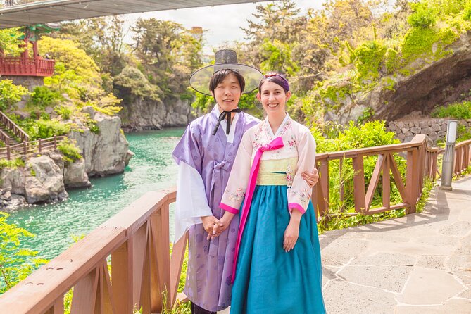 [Jeju] Hanbok Private guide tour & photo session in beautiful Yongduam rock, - Who Will Enjoy This Jeju Hanbok Experience?