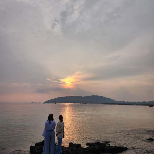 Jeju Island: Sunrise Guided Tour with Hotel Pickup - The guide can shape the whole experience