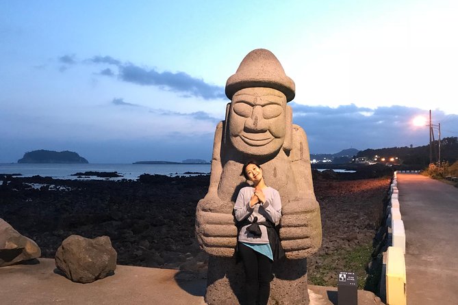 Jeju island: Van tour with a guide who the most loves JEJU - Walking the Cliffs at Seopjikoji