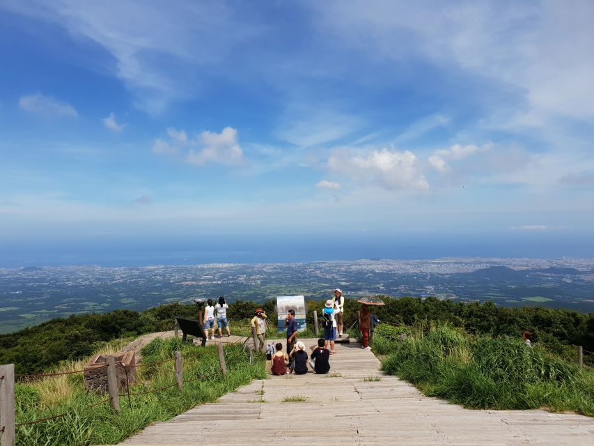 Jeju Premium Small Group UNESCO Day Tour - South - Guides, language, and the feel of the day