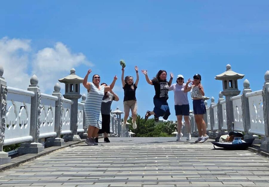 Jeju Private Taxi Tour with a Licenced English Guide-Driver - Gardens, tea, and a slower middle of the day