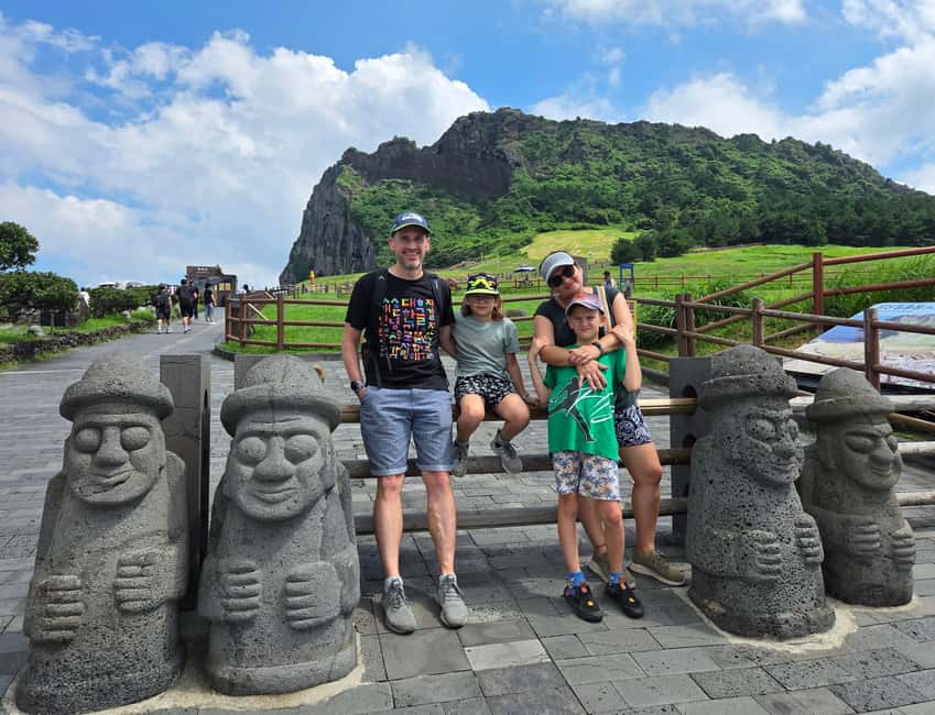 Jeju Private Taxi Tour with a Licenced English Guide-Driver - Seogwipo markets and local food advice