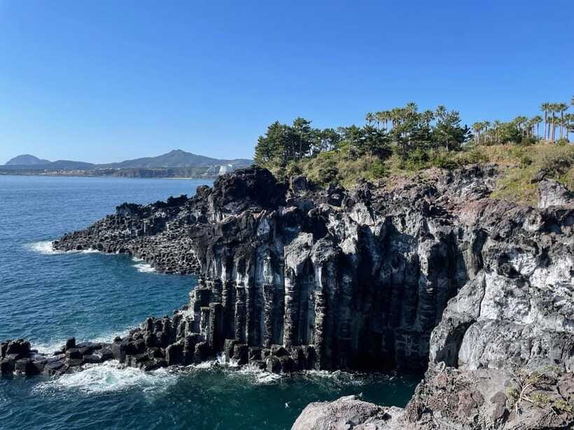 Jeju: UNESCO Day Tour for Cruise Guests - Eating and browsing at Seogwipo Olle Market