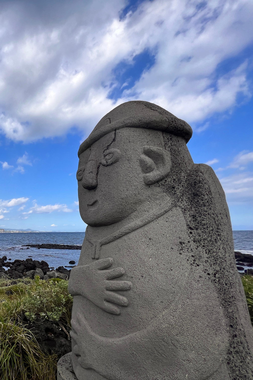 Jeju: West of Jeju Island Bus Tour from Seogwipo City - Hyeopjae and Geumneung: the best place for lunch