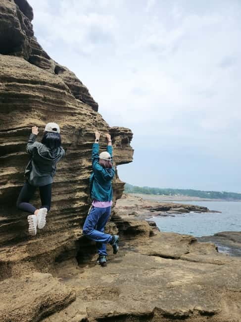 Jeju: West & South Full-Day Authentic Tour - Ending at Dongmun Market and city drop-offs