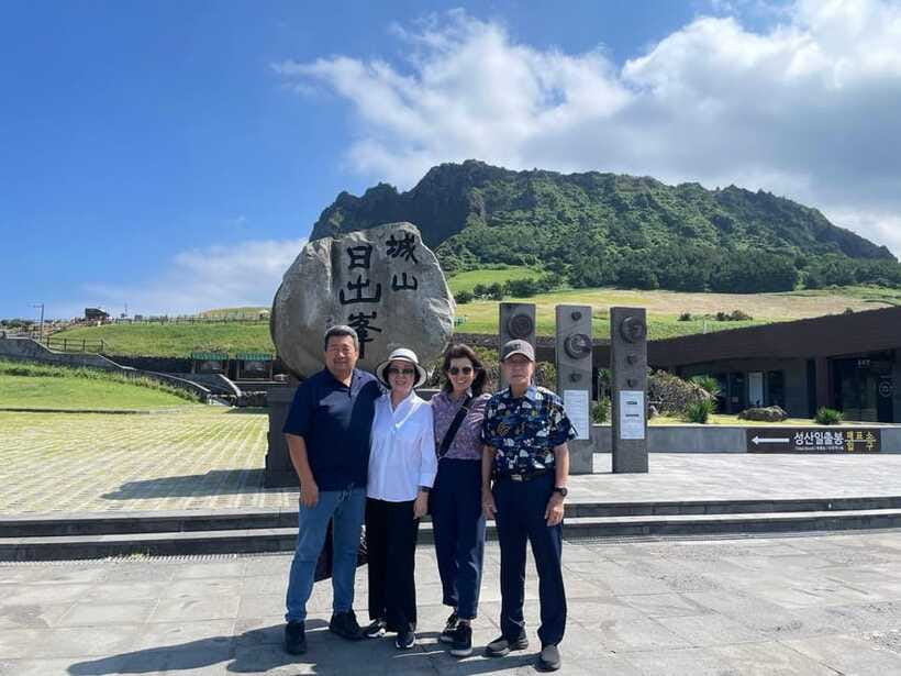 Jeju: Western and Southern Sightseeing Day Tour - O’Sulloc Green Tea Fields and Museum