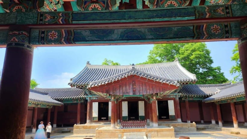 Jeonju: Essence of Jeonju, Hanok Village & Maisan Mountain - Walking through Maisan’s unusual scenery