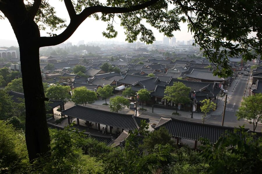 Jeonju: Essence of Jeonju, Hanok Village & Maisan Mountain - Lunch with help from a local guide