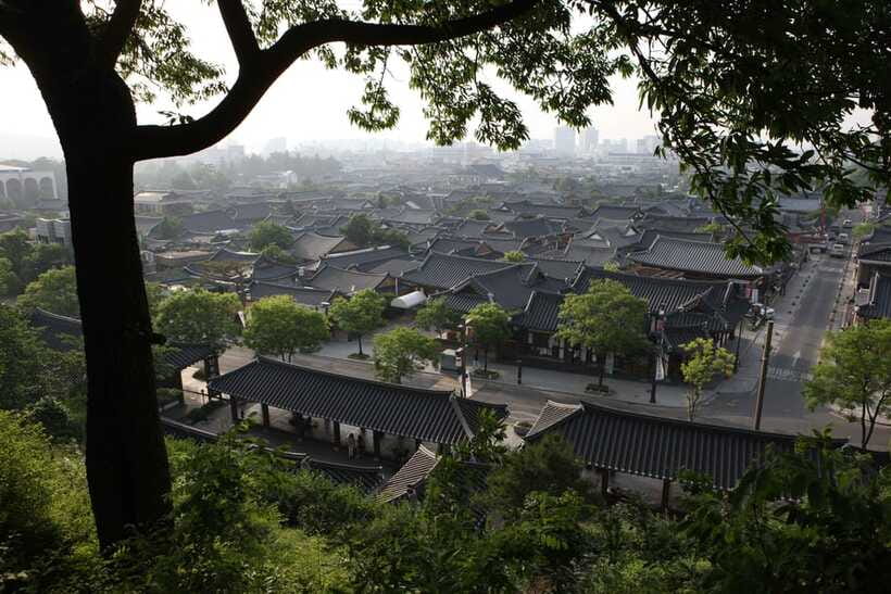 Jeonju: Essence of Jeonju, Hanok Village & Maisan Mountain - Four hours inside Jeonju Hanok Village