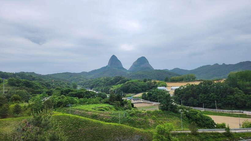 Jeonju: Essence of Jeonju, Hanok Village & Maisan Mountain - What the guide adds to the day