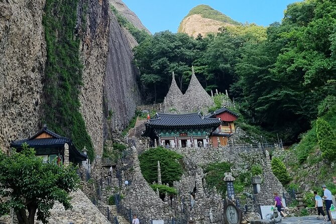 Jeonju Hanok Village and Maisan Tapsa Temple Day Tour From Seoul - Gyeonggijeon Shrine and the royal beginning