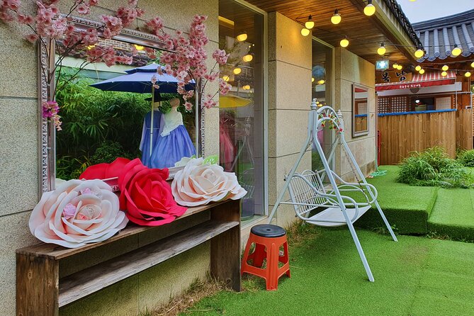 Jeonju Hanok Village Hanbok Rental Experience Hanboknam - Complimentary hairstyling, with accessories extra