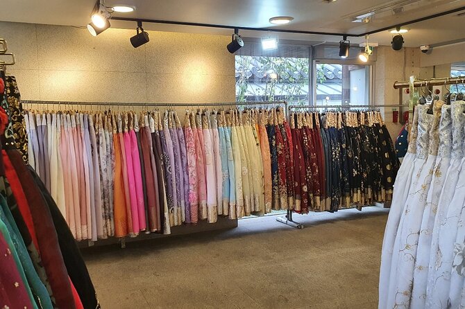 Jeonju Hanok Village Hanbok Rental Experience Hanboknam - What to know about palace photos