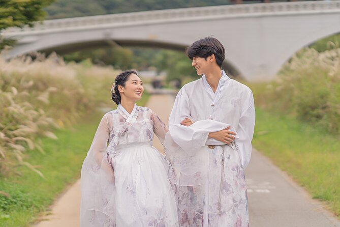 Jeonju Hanok Village Hanbok Rental Experience Hanboknam - Choosing between traditional and theme hanbok
