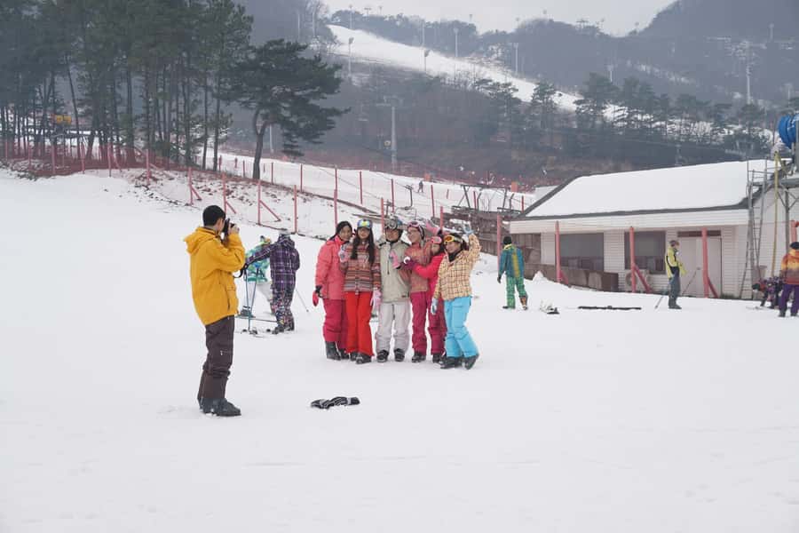 Jisan Forest Resort: Ski Full-Day Tour or Shuttle from Seoul - What the eight-hour day looks like