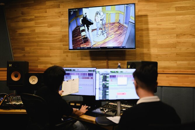 K-Pop Making Class with a Producer! - The singer’s turn: recording Korean pop vocals