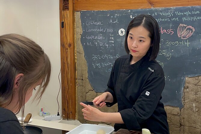 Kimchi class with Chef Hakyung near Gyeongbokgung place - Eating a Chef-Prepared Korean Meal