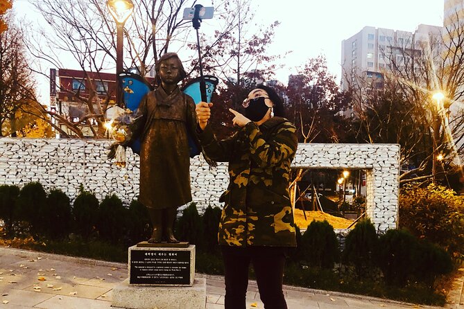 [KoreaByLocal] Authentic Seoul Night Walk and Chicken & Beer - Jogyesa Temple and living Korean Buddhism