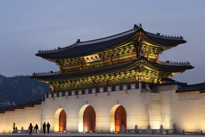 [KoreaByLocal] Authentic Seoul Night Walk and Chicken & Beer - Cheonggyecheon Stream, Seoul’s urban reset