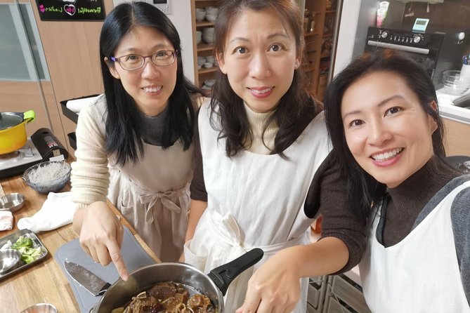 Korean cooking class in Haeundae, Busan - Lunch at a traditional bapsang