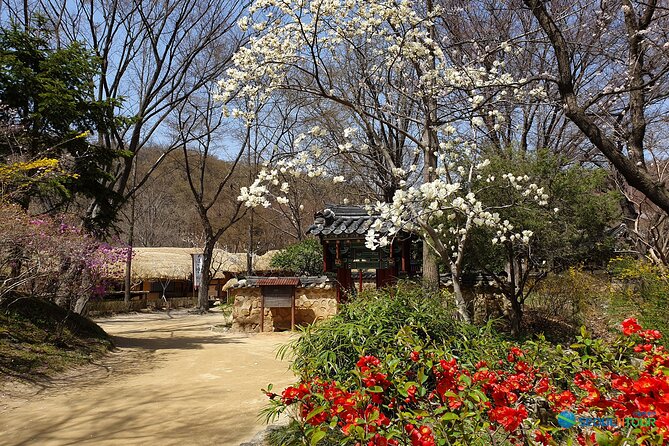 Korean Folk Village Half-day Guided Tour from Seoul - Watching artisans make traditional goods