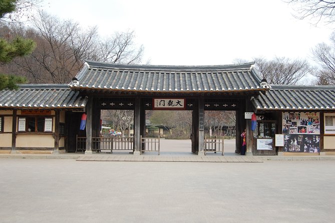 Korean Heritage Tour: Palaces and Villages of Seoul Including Gyeongbokgung Palace - Lunch at a traditional Korean restaurant