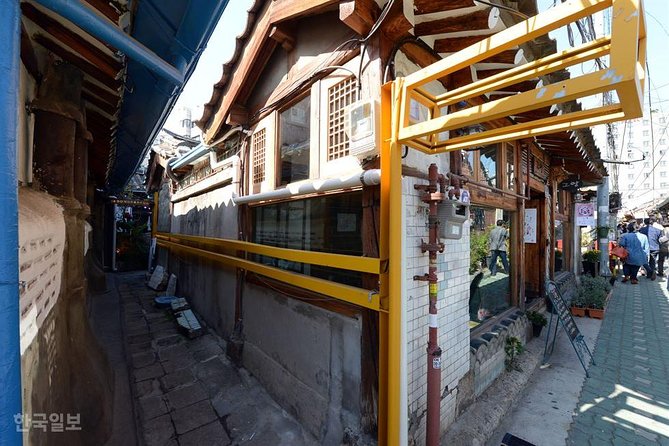 Korean History & Heritage Tour - Kwangjang Market: finish with Korean comfort food