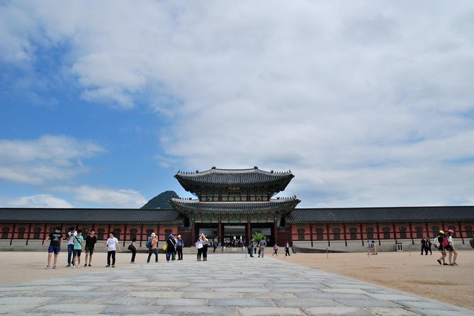 Korean Palace and Market Tour in Seoul Including Insadong and Gyeongbokgung Palace - Namdaemun Market and the final hour