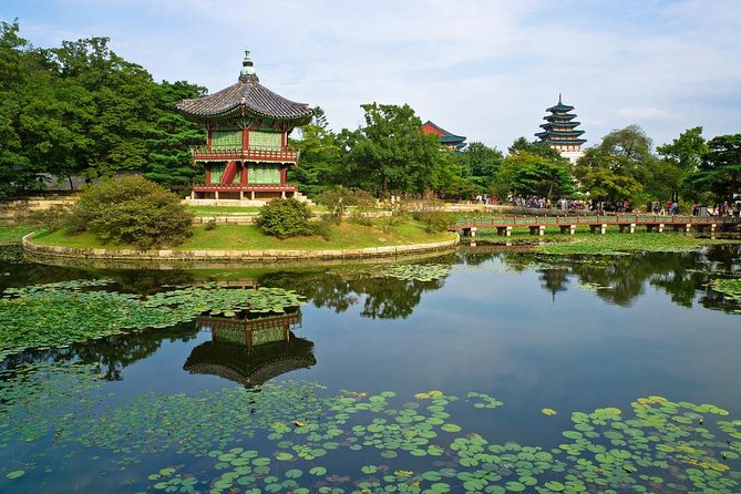 Korean Palace and Temple Tour in Seoul: Gyeongbokgung Palace and Jogyesa Temple - Jogyesa Temple and living Korean Buddhism