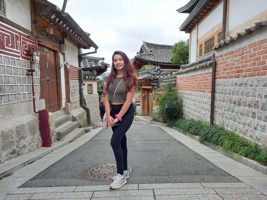 Layover tour to Gyeongbokgung-Folk Museum-Bukchon-Insadong - Bukchon Hanok Village and the old-new Seoul view