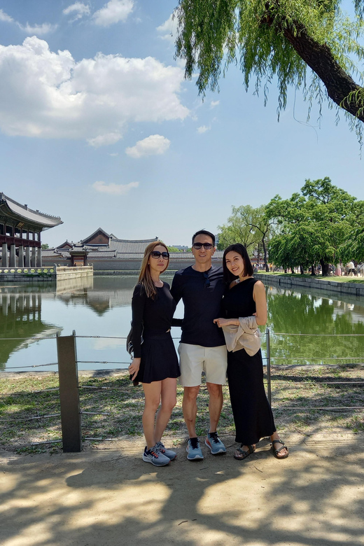 Layover tour to Gyeongbokgung-Folk Museum-Bukchon-Insadong - From Incheon Airport to Seoul Station by AREX