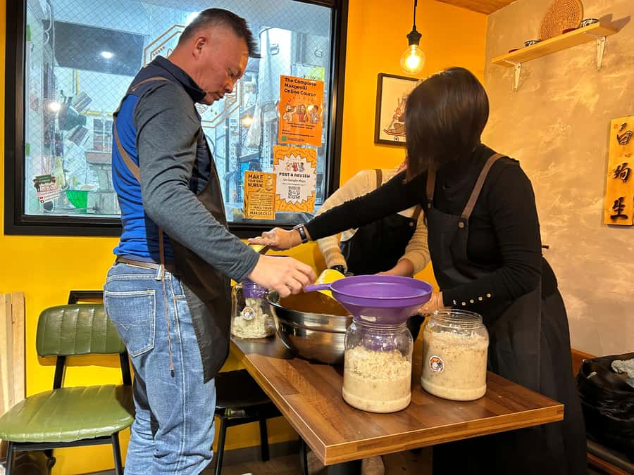 Learn and Craft Makgeolli in a Traditional Brewery - What makes the two-hour format work