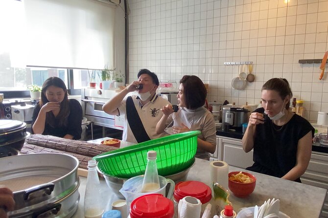 Learn and Make Your Very Own Craft Makgeolli - Joe’s Teaching Style and the Group Atmosphere