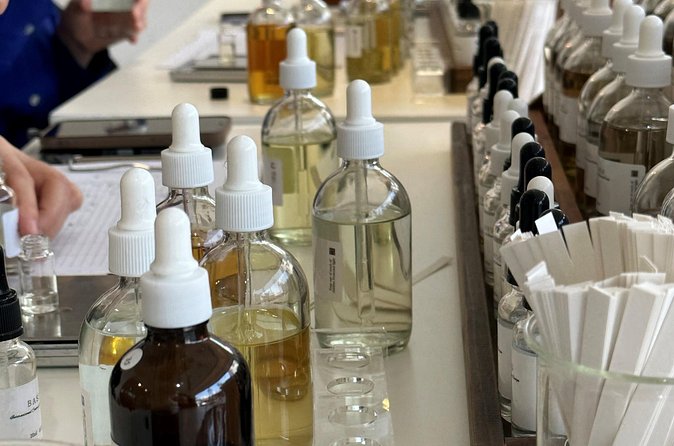 Make your K-scent perfume: Modern oneday class in Seoul - Finishing your 50ml Seoul souvenir
