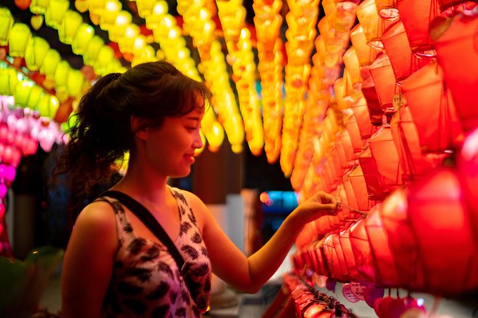 Market Food Tour & Evening E-bike Ride in Seoul - Riding through famous and quieter Bukchon