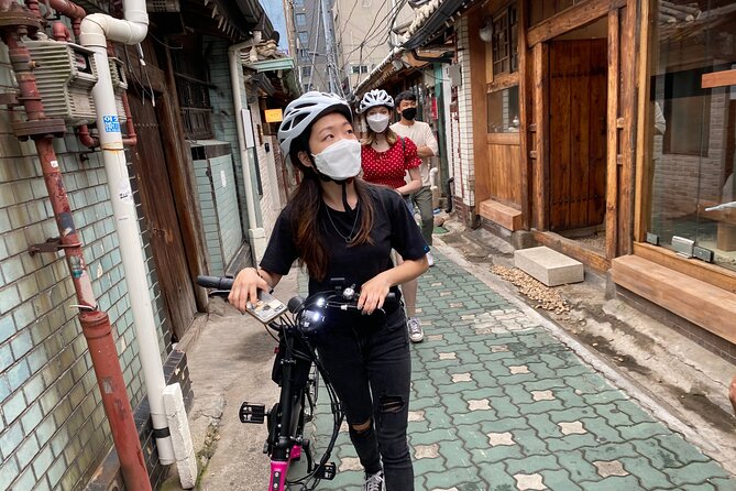 Market Food Tour & Evening E-bike Ride in Seoul - Sewoon Arcade, a building with an unusual second life