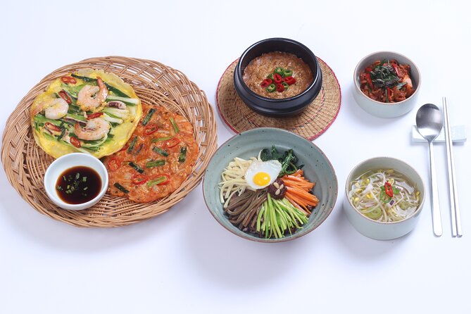 Master Korean traditional cooking with a Kimchi chef - Why the market and class work well together