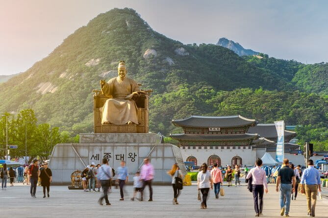 Max Out Seoul: Must Visit City Highlights Panoramic Day Tour - Gyeongbokgung Palace and the royal guard ceremony