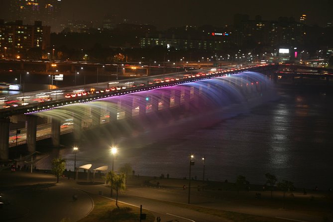 Moonlight Rainbow Fountain Show Night Tour in Seoul - Why Seoul at night works so well