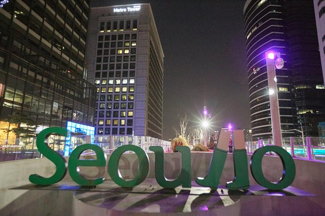 Moonlight Rainbow Fountain Show Night Tour in Seoul - Namsan Baekbeom Square and Seoul’s old wall